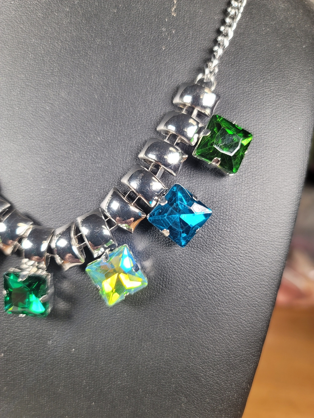 paparazzi Green and Blue Faceted Crystal Necklace - Picture 3 of 3